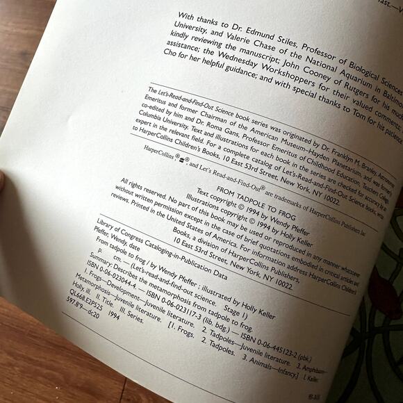 Vintage 1994 From Tadpole To Frog Let's Read And Find Out Science Paperback Book - Picture 2 of 8